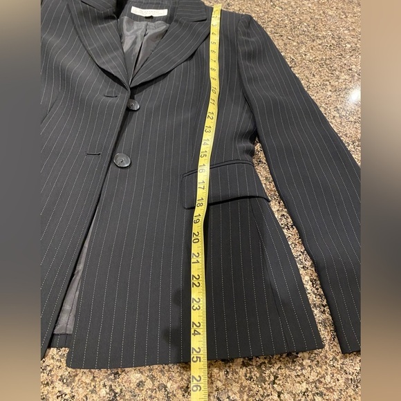 TAHARI Arthur S. Levine from Holt Renfrew Black with Pinstripes Jacket Size 4 - Picture 10 of 11